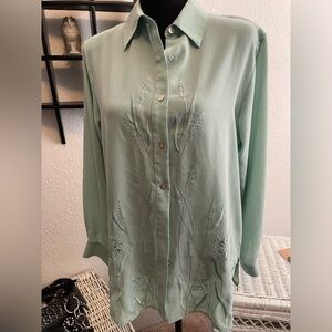 Yves St Clair mint green top - sz 10 floral embroidery long sleeve button up